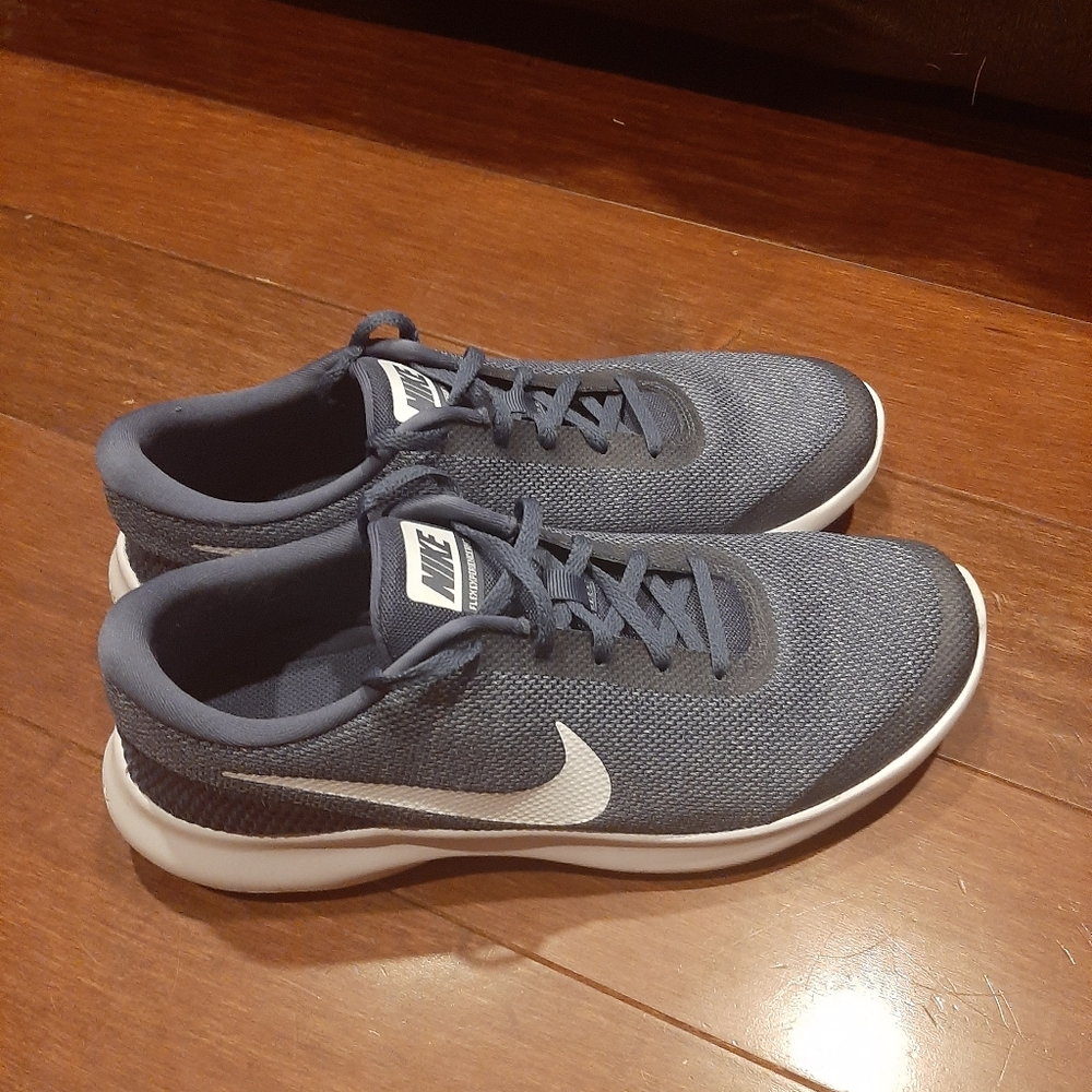 Nike Mens size 11 athletic shoes blue and white